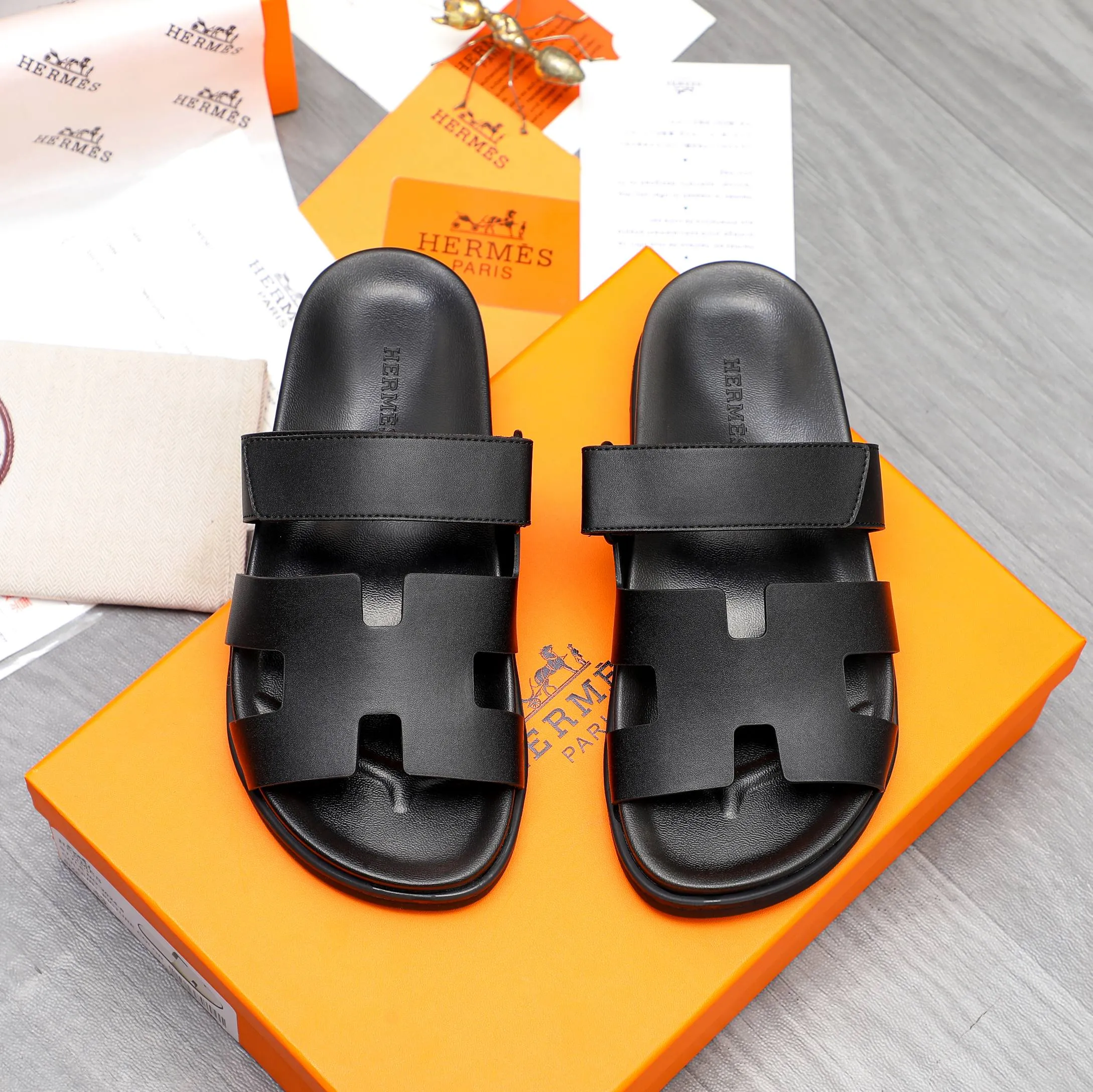 Men's shoes 💰340 Product trademark: Hermes "Hermes" Couple's slippers Regular size: 36-46 Product materials: Selected high-quality cowhide upper, microfiber lining, original outsole